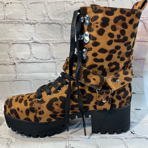 WILD DIVA Platform Combat Boots Faux Suede Animal Print-8 - Picture 7 of 8